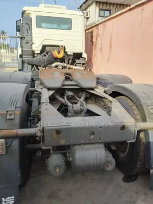 Howo Sinotruk Tractor Head With 10tyres