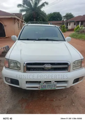 Nissan Pathfinder LE AWD SUV (3.5L 6cyl 4A) 2002 White