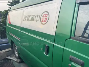 Mitsubishi L300 1999 Green