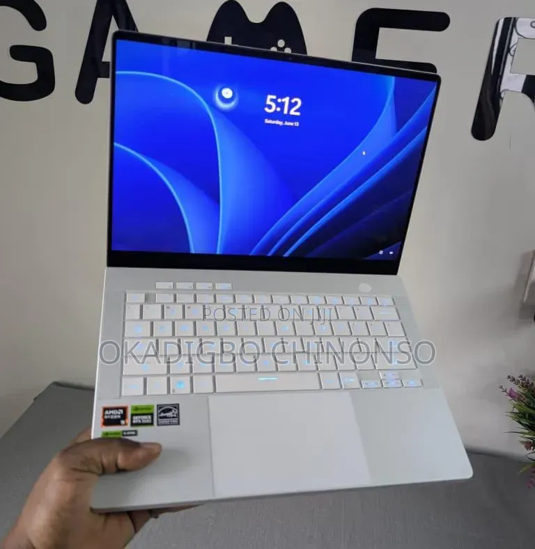 Laptop Asus ROG Zephyrus G14 16GB AMD Ryzen 9 SSD 1T