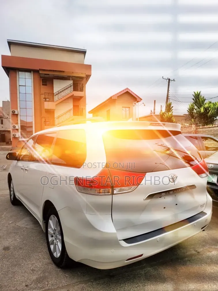 Executive Sienna for Rent