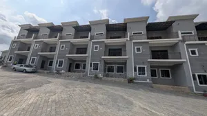 20bdrm Townhouse / Terrace in Gudu for rent