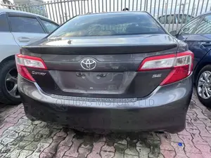 Toyota Camry SE 4dr Sedan (2.5L 4cyl 6A) 2013 Gray