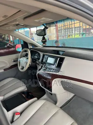 Toyota Sienna 2014 Silver