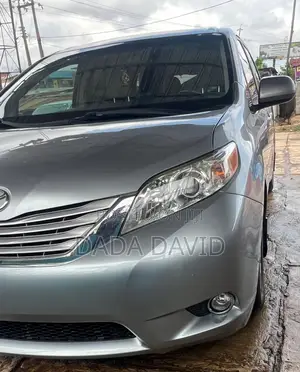 Toyota Sienna 2014 Silver