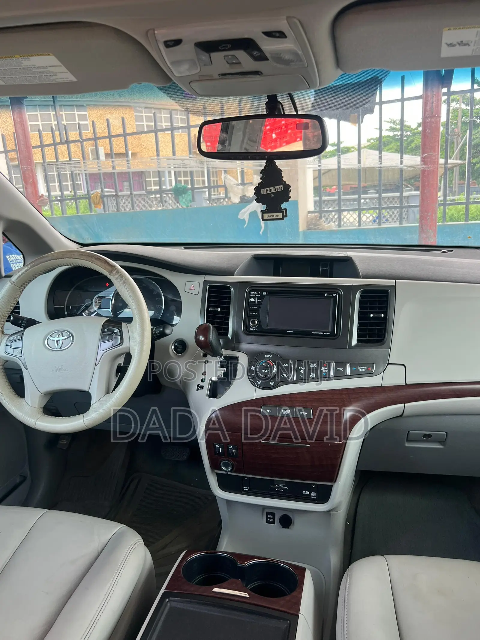 Toyota Sienna 2014 Silver