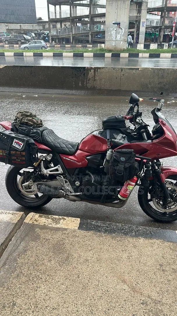Honda CB 2017 Red
