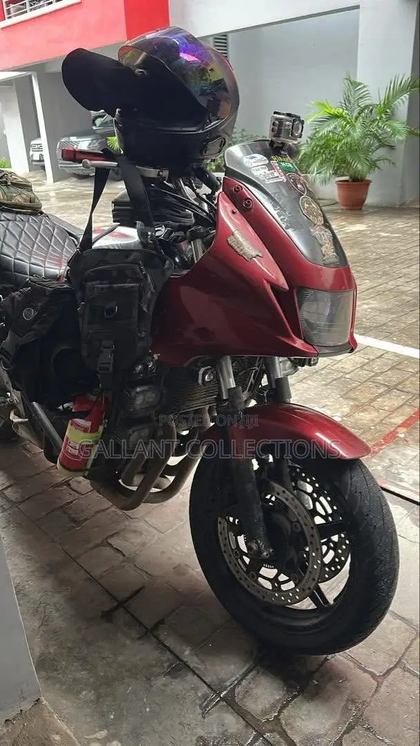 Honda CB 2017 Red