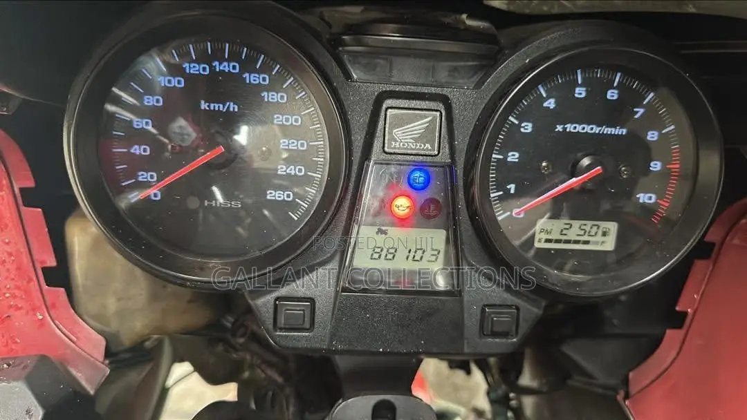 Honda CB 2017 Red