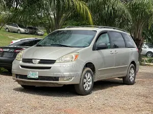 Toyota Sienna 2005 Gold