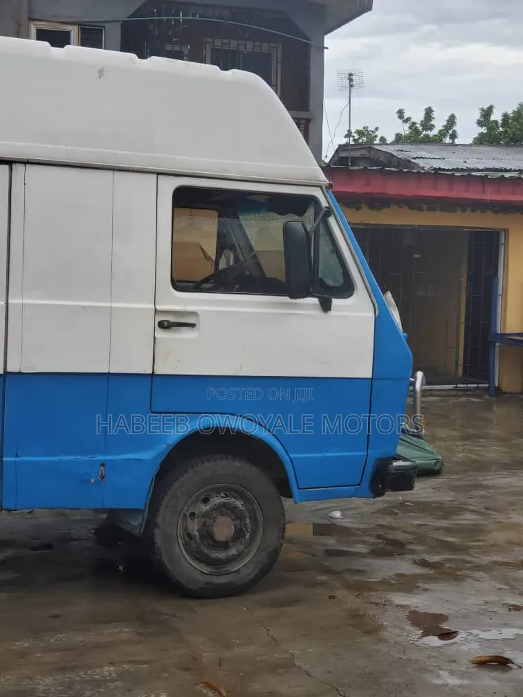 Volkswagen LT 2000 Blue