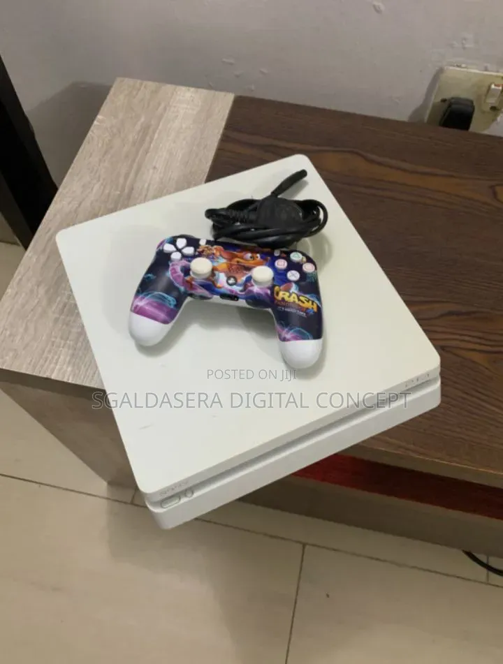 Sony Ps4 Wired Game Console