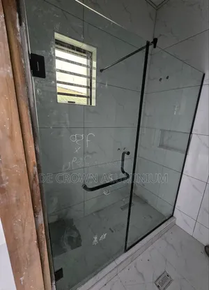 Luxury 10mm Tempered Glass Shower Cubicle – Black Finish