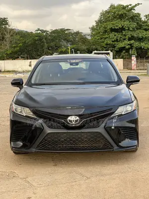 Toyota Camry SE FWD (2.5L 4cyl 8AM) 2018 Black