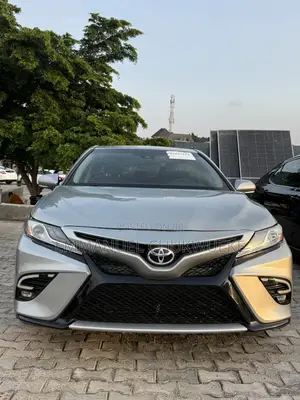 Toyota Camry 2018 Silver