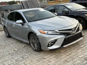 Toyota Camry 2018 Silver