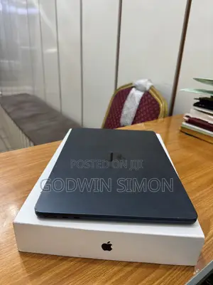 Laptop Apple MacBook Air 2022 M2 8GB Apple M2 SSD 256GB
