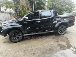 Toyota Hilux 2014 Black