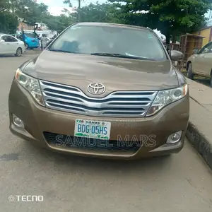 Toyota Venza LE AWD 2013 Gold