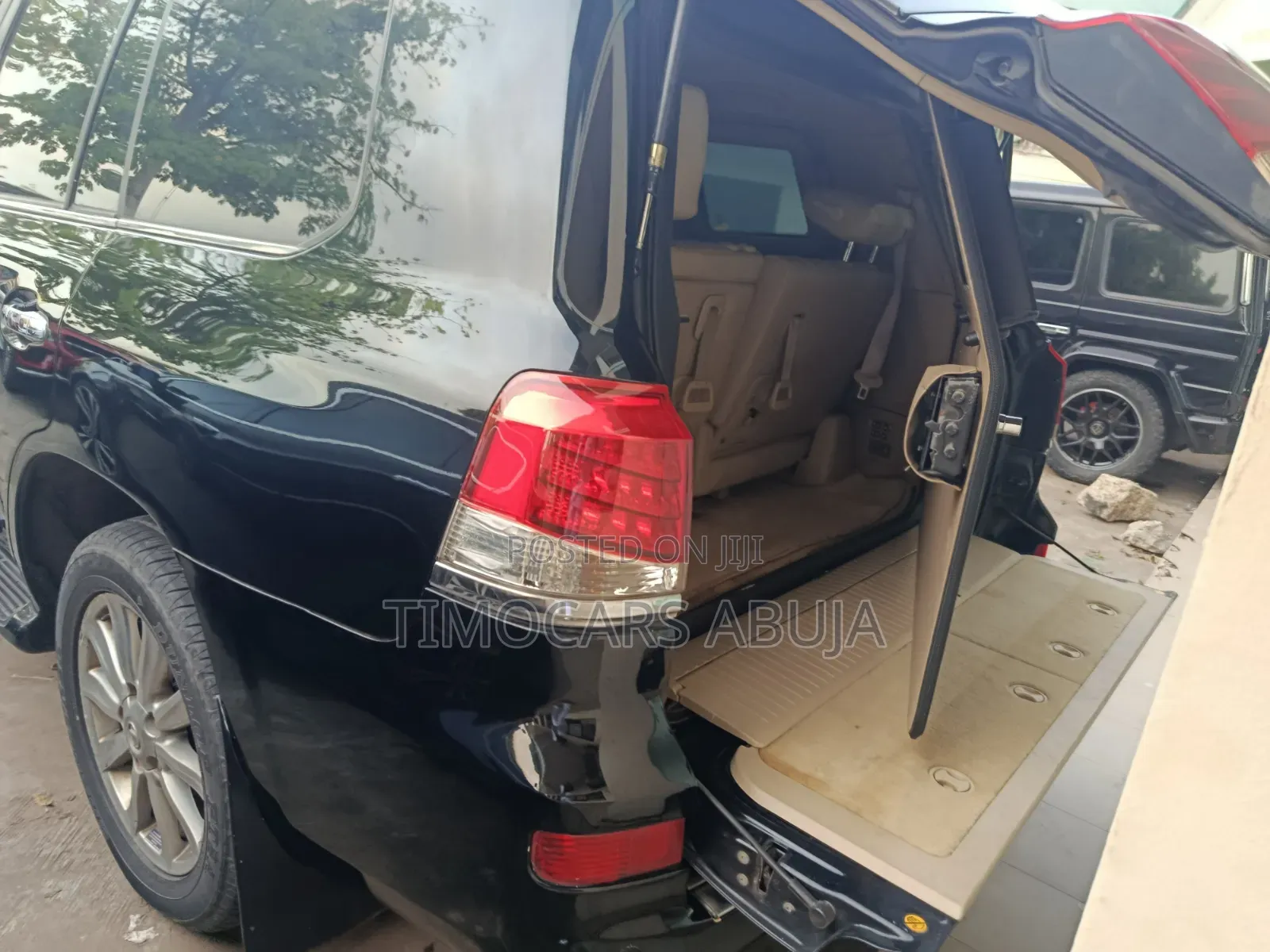 Lexus LX 570 2011 Black