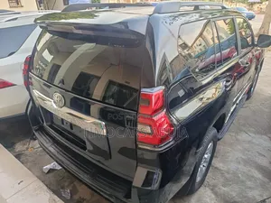 Toyota Land Cruiser Prado 2017 Black