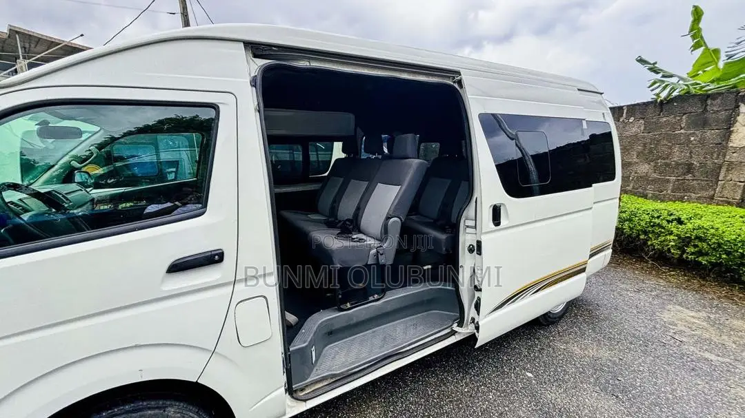 Toyota HiAce 2010 White