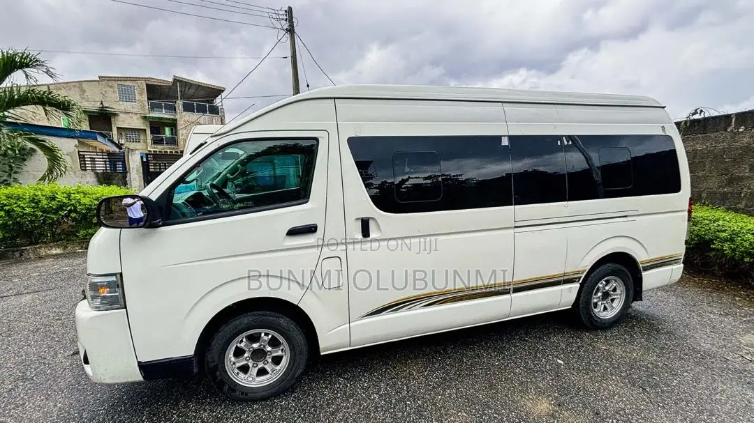 Toyota HiAce 2010 White