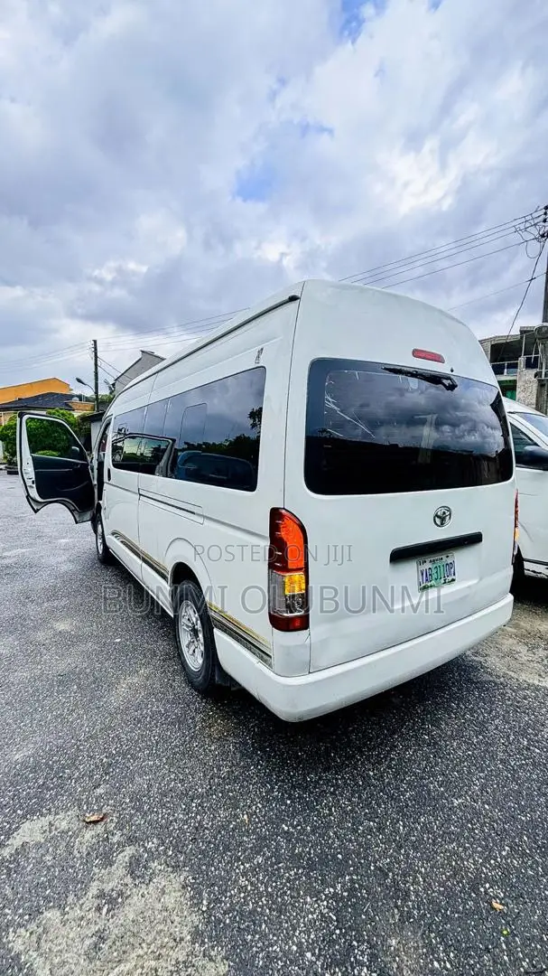 Toyota HiAce 2010 White