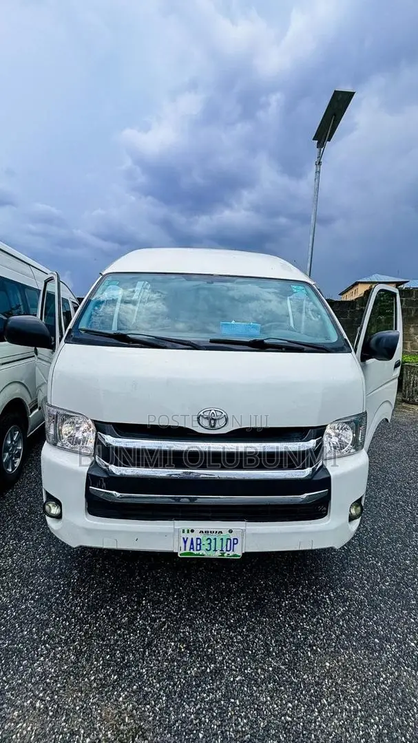 Toyota HiAce 2010 White