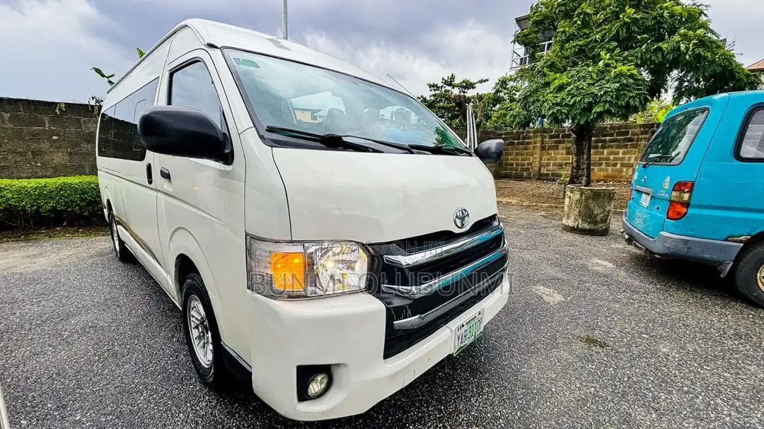 Toyota HiAce 2010 White