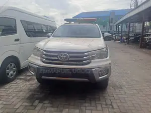 Toyota Hilux 2021 White