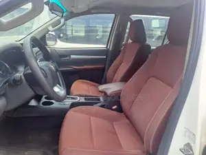 Toyota Hilux 2021 White