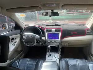 Toyota Camry LE 4dr Sedan (2.5L 4cyl 6A) 2012 Gold