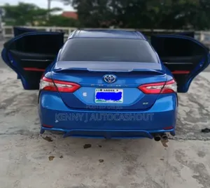 Toyota Camry 2018 Blue