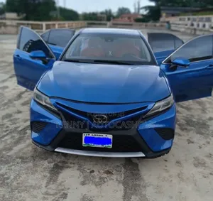 Toyota Camry 2018 Blue