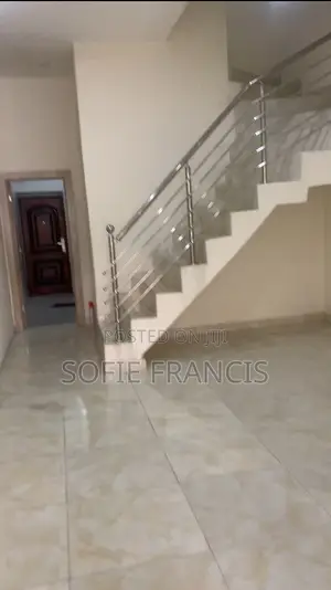 3bdrm Duplex in Vgc for rent