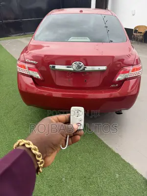 Toyota Camry XLE 4dr Sedan (2.5L 4cyl 6AM) 2010 Red