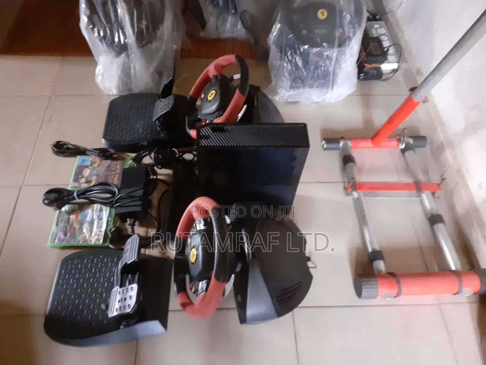 Xboxone Console+Camera+Cables+2games+2 Thrustmaster Racing Wheels