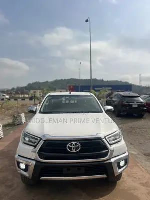 New Toyota Hilux 2025 White