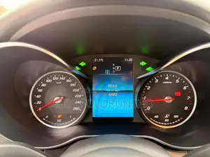 Mercedes-Benz C300 2021 Gold