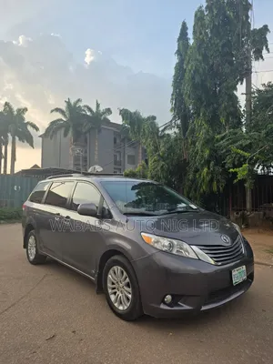 Toyota Sienna 2011 Gray
