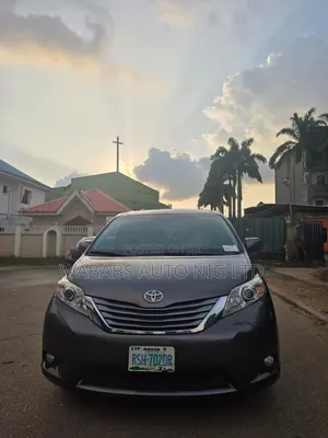 Toyota Sienna 2011 Gray