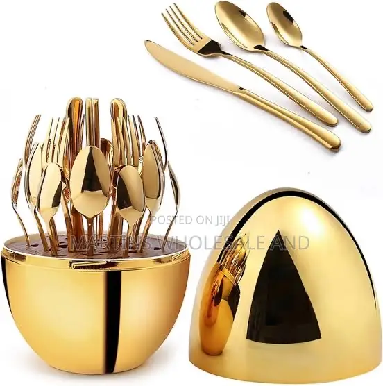 High-Gloss Joli Golden Egg Container Features a Reflective, Polished
