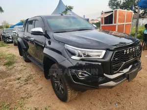 Toyota Hilux 2025 Black