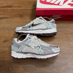 *NEW INNIKE VOMERO 5 Metallic Silver Platinum Sneeakers
