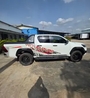 Toyota Hilux 2021 White