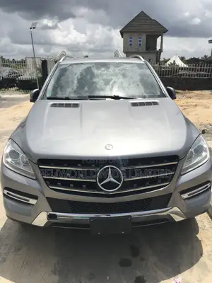 Mercedes-Benz M Class ML350 4MATIC 4dr SUV AWD (3.5L 6cyl 7A) 2014 Gray