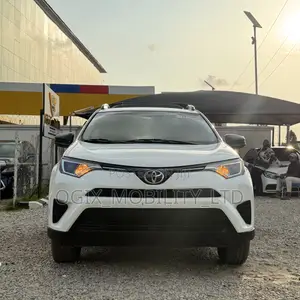 Toyota RAV4 LE AWD (2.5L 4cyl 6A) 2017 White