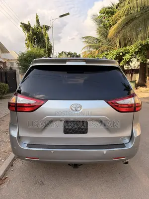 Toyota Sienna XLE 7 Passenger 2010 Silver