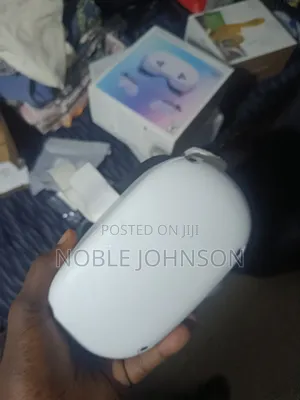 Meta Oculus Quest 2 Virtual Reality Headset